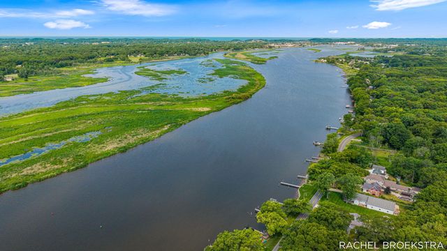 15703 Vineyard Drive, Spring Lake, MI 49456