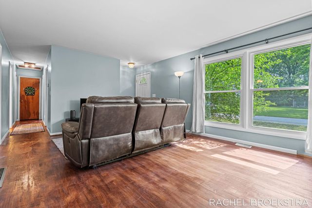 15703 Vineyard Drive, Spring Lake, MI 49456