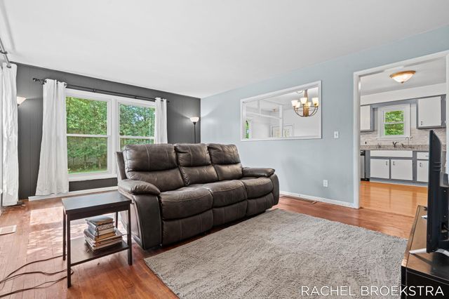 15703 Vineyard Drive, Spring Lake, MI 49456
