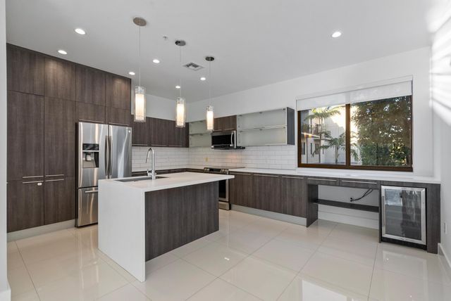 180 SE 4TH Terrace, Pompano Beach, FL 33060