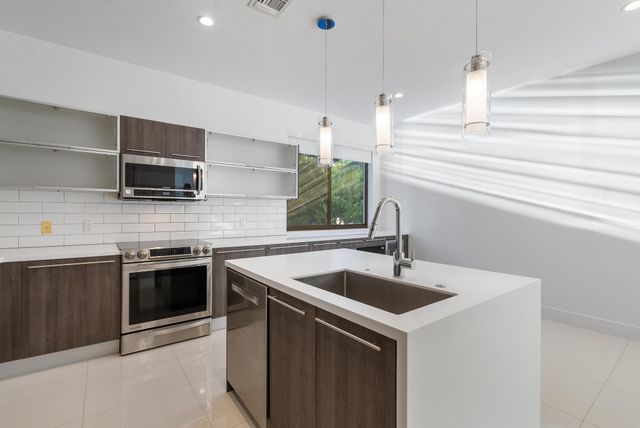 180 SE 4TH Terrace, Pompano Beach, FL 33060