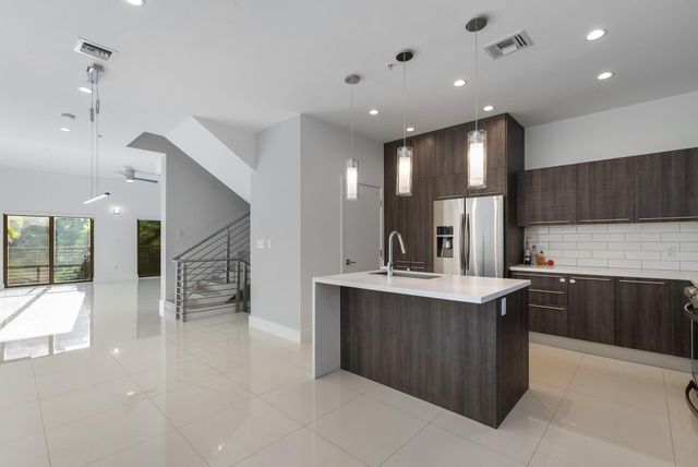180 SE 4TH Terrace, Pompano Beach, FL 33060