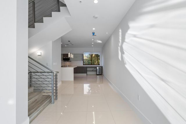 180 SE 4TH Terrace, Pompano Beach, FL 33060