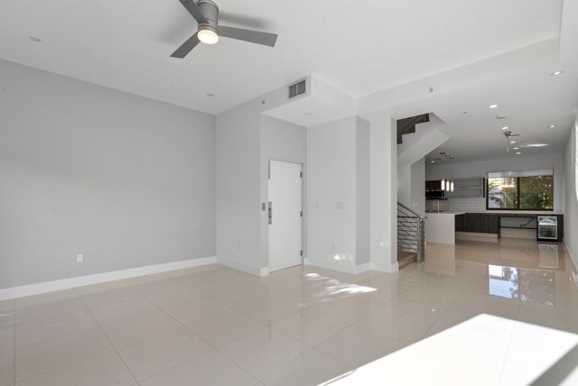 180 SE 4TH Terrace, Pompano Beach, FL 33060
