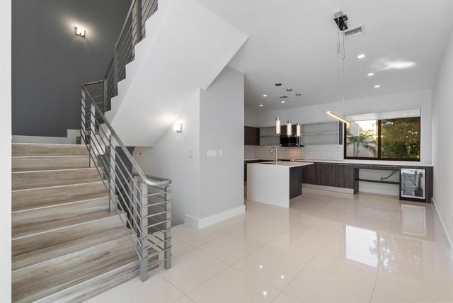 180 SE 4TH Terrace, Pompano Beach, FL 33060