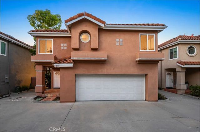 208 Calabria Court, Costa Mesa, CA 92627