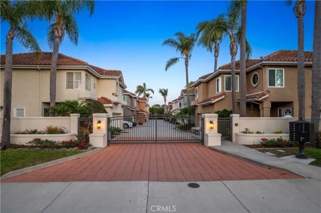208 Calabria Court, Costa Mesa, CA 92627