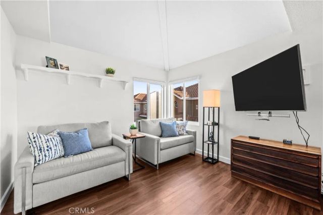 208 Calabria Court, Costa Mesa, CA 92627