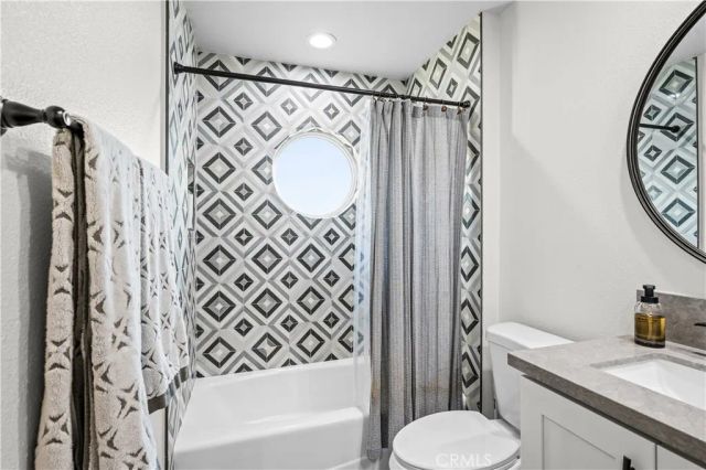 208 Calabria Court, Costa Mesa, CA 92627