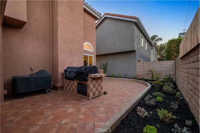 208 Calabria Court, Costa Mesa, CA 92627