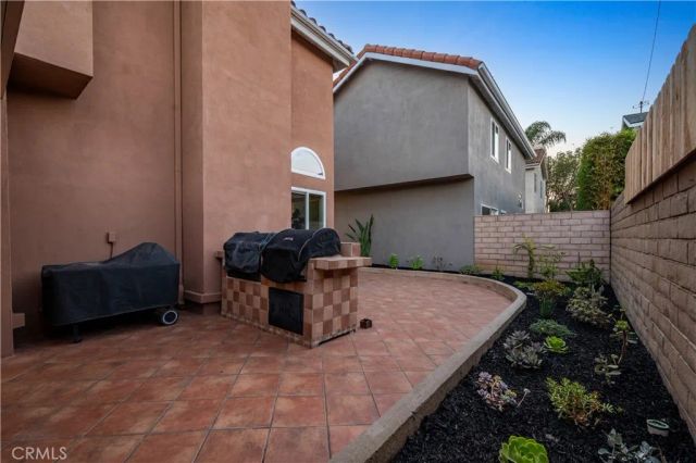 208 Calabria Court, Costa Mesa, CA 92627