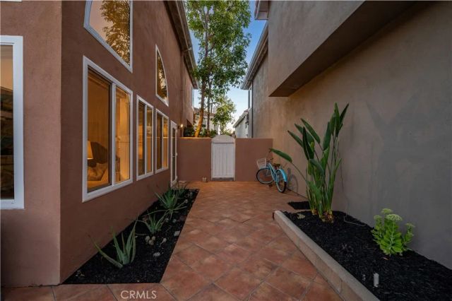 208 Calabria Court, Costa Mesa, CA 92627