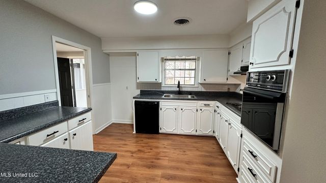 5849 Medallion Drive, Jackson, MS 39211
