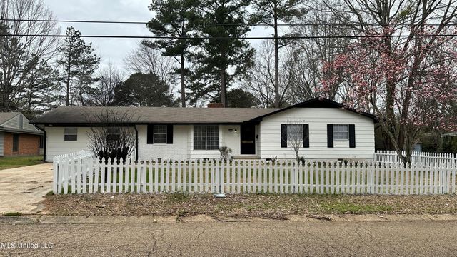 5849 Medallion Drive, Jackson, MS 39211