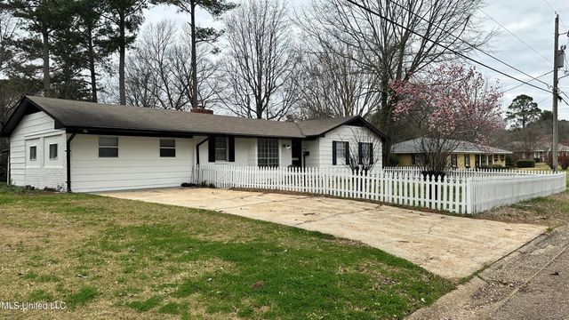 5849 Medallion Drive, Jackson, MS 39211