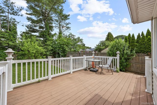 110 Briarcliff Road, Westbury, NY 11590