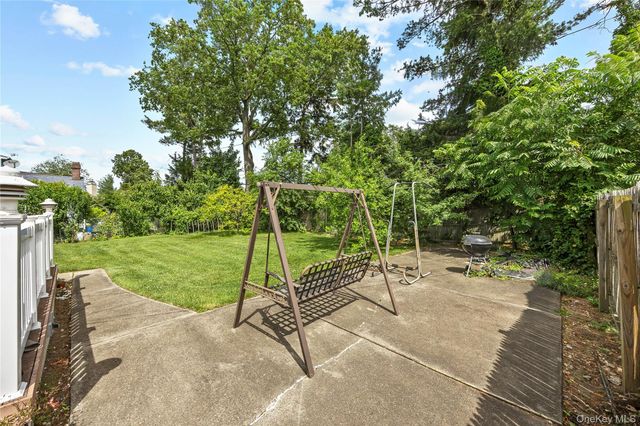 110 Briarcliff Road, Westbury, NY 11590