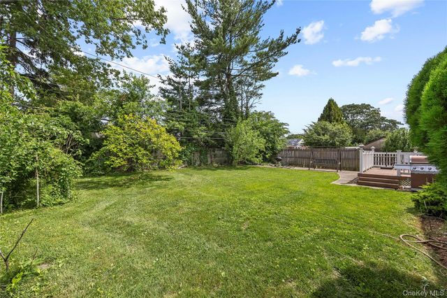 110 Briarcliff Road, Westbury, NY 11590