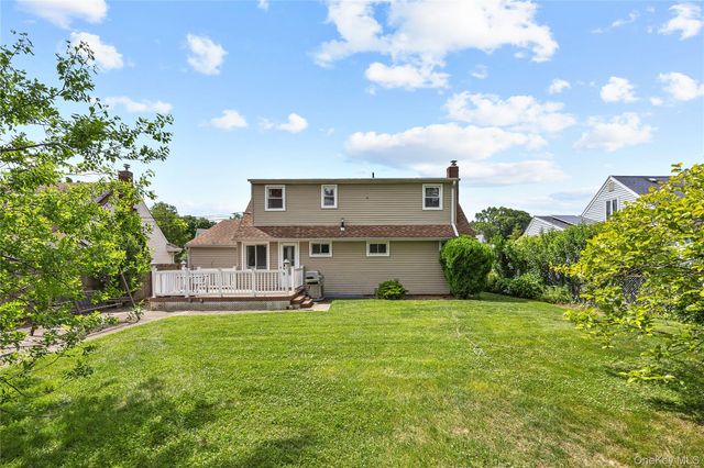 110 Briarcliff Road, Westbury, NY 11590