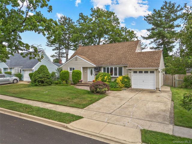 110 Briarcliff Road, Westbury, NY 11590