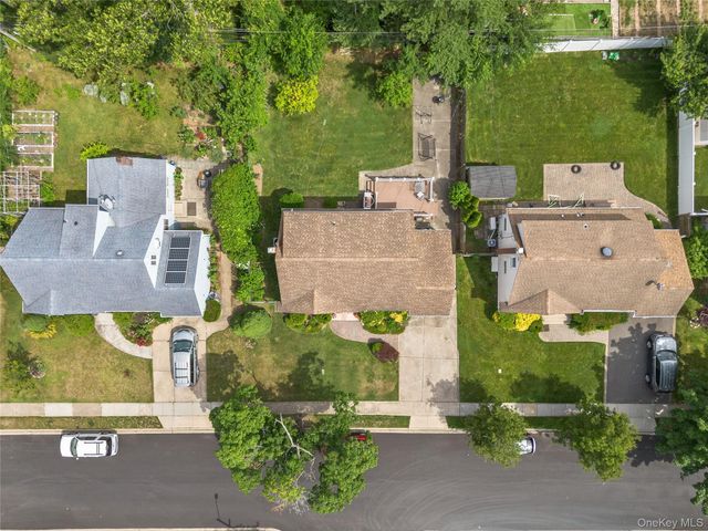 110 Briarcliff Road, Westbury, NY 11590