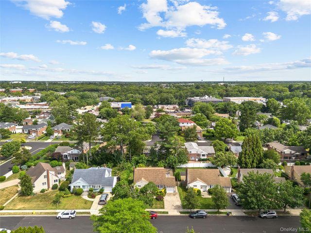 110 Briarcliff Road, Westbury, NY 11590