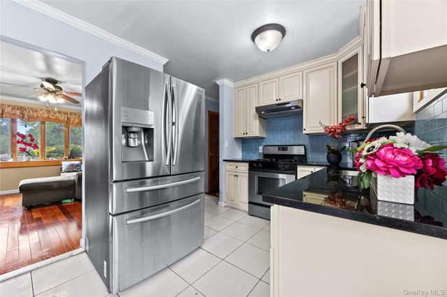 110 Briarcliff Road, Westbury, NY 11590