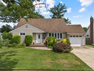 110 Briarcliff Road, Westbury, NY 11590