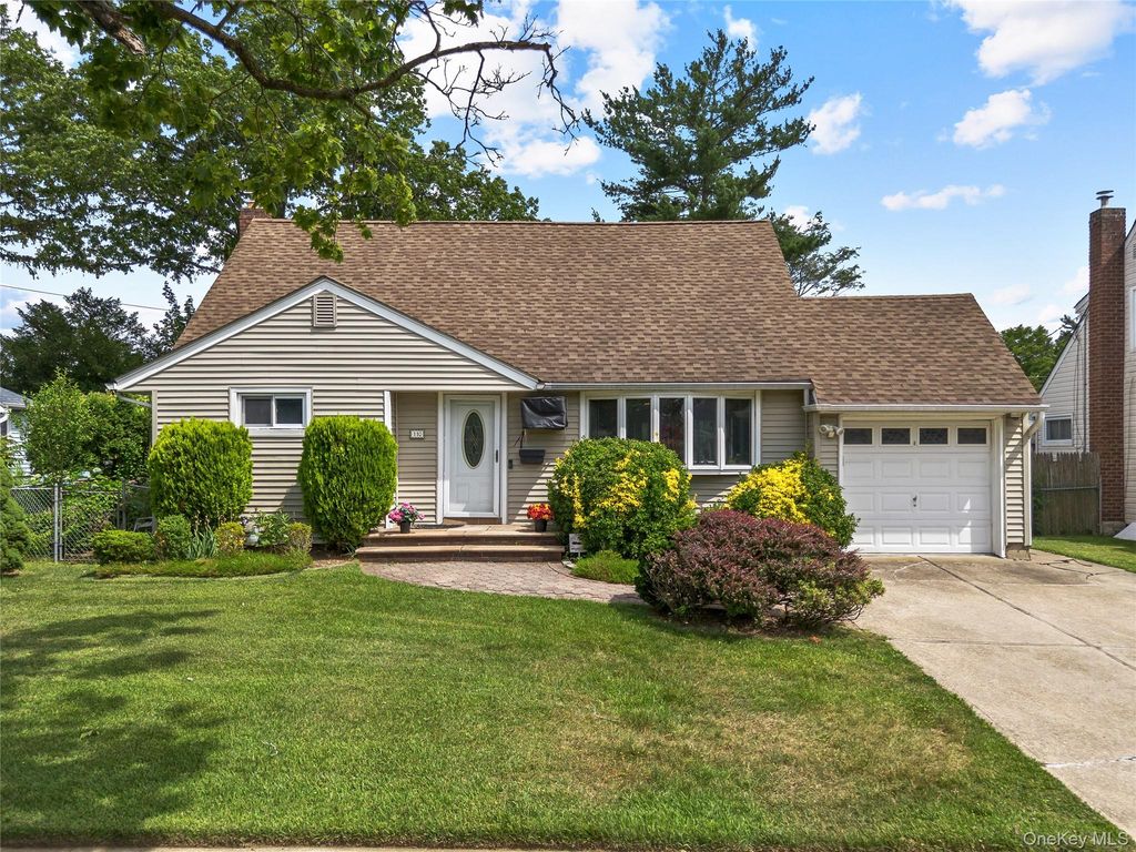 110 Briarcliff Road, Westbury, NY 11590