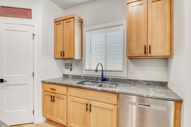 6745 67th Avenue S, Horace, ND 58047