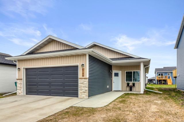 6745 67th Avenue S, Horace, ND 58047