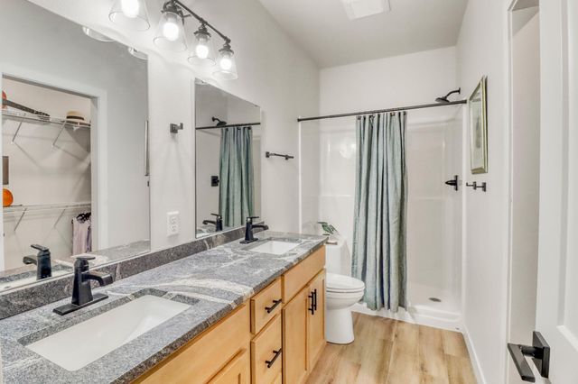 6745 67th Avenue S, Horace, ND 58047