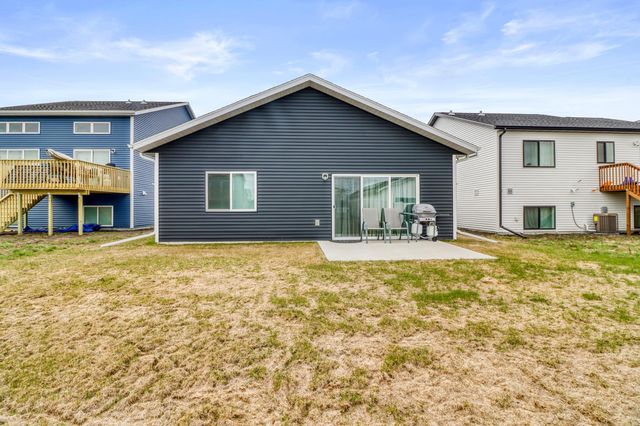 6745 67th Avenue S, Horace, ND 58047