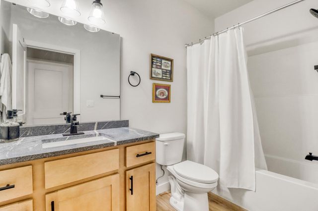 6745 67th Avenue S, Horace, ND 58047