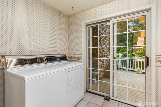 4331 Rhodes End NE, Bainbridge Island, WA 98110