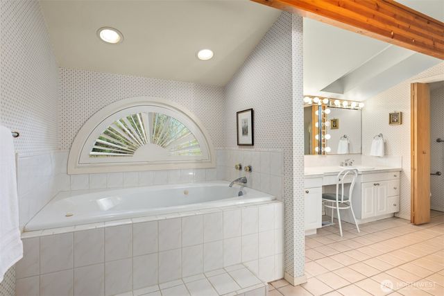 4331 Rhodes End NE, Bainbridge Island, WA 98110