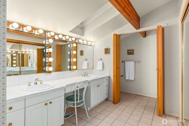 4331 Rhodes End NE, Bainbridge Island, WA 98110