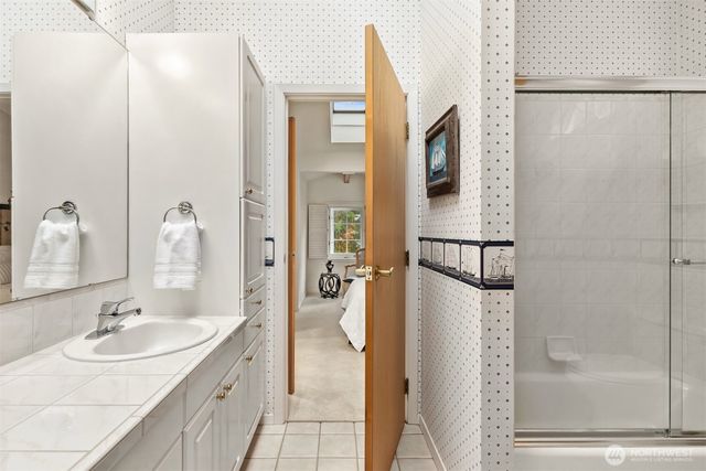 4331 Rhodes End NE, Bainbridge Island, WA 98110