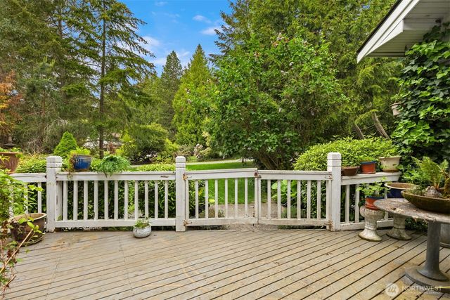 4331 Rhodes End NE, Bainbridge Island, WA 98110