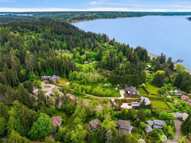 4331 Rhodes End NE, Bainbridge Island, WA 98110