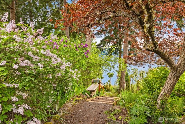 4331 Rhodes End NE, Bainbridge Island, WA 98110