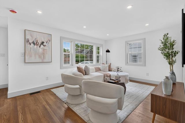 8 Bartlett St, Peabody, MA 01960