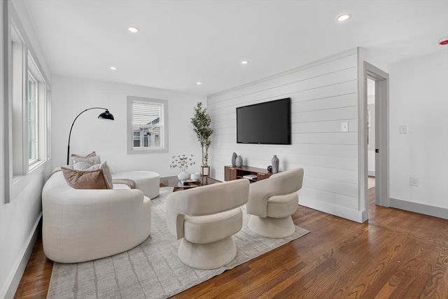 8 Bartlett St, Peabody, MA 01960