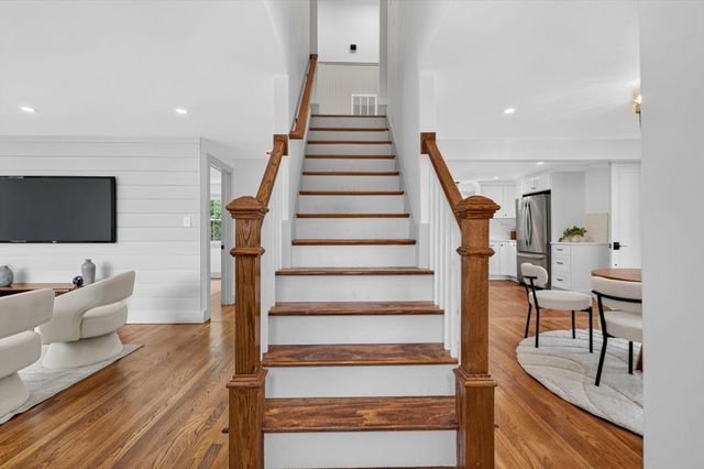 8 Bartlett St, Peabody, MA 01960