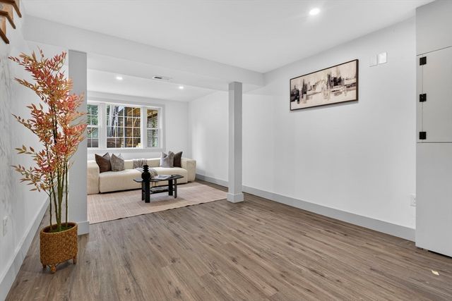 8 Bartlett St, Peabody, MA 01960