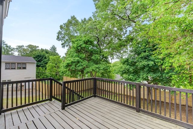8 Bartlett St, Peabody, MA 01960
