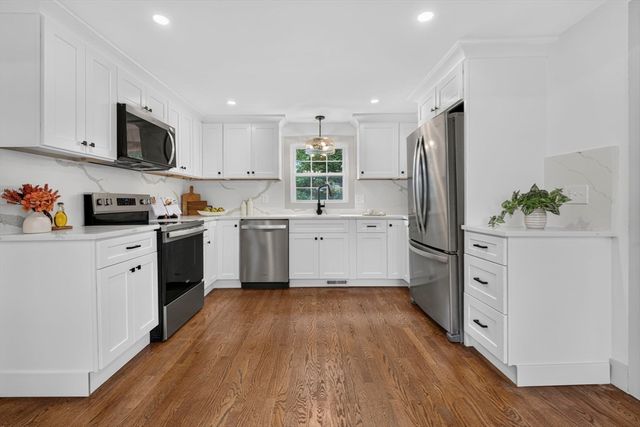 8 Bartlett St, Peabody, MA 01960