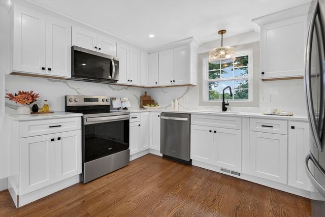 8 Bartlett St, Peabody, MA 01960