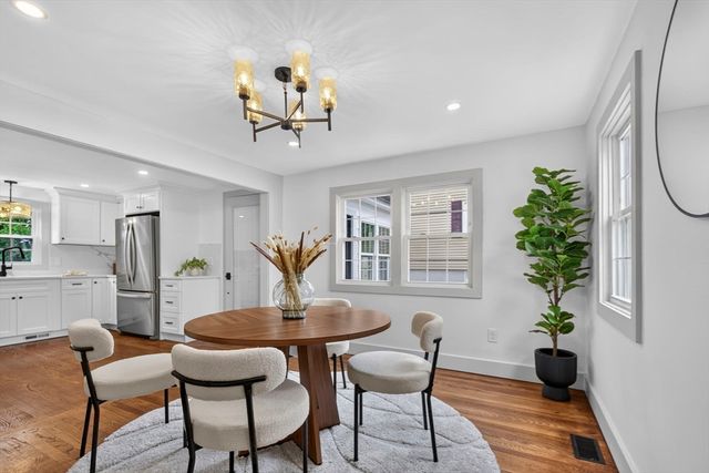 8 Bartlett St, Peabody, MA 01960