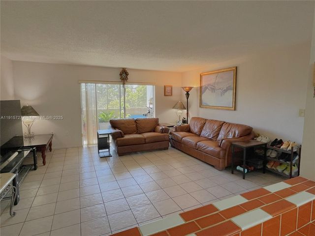 6904 N Kendall Dr F408, Pinecrest, FL 33156
